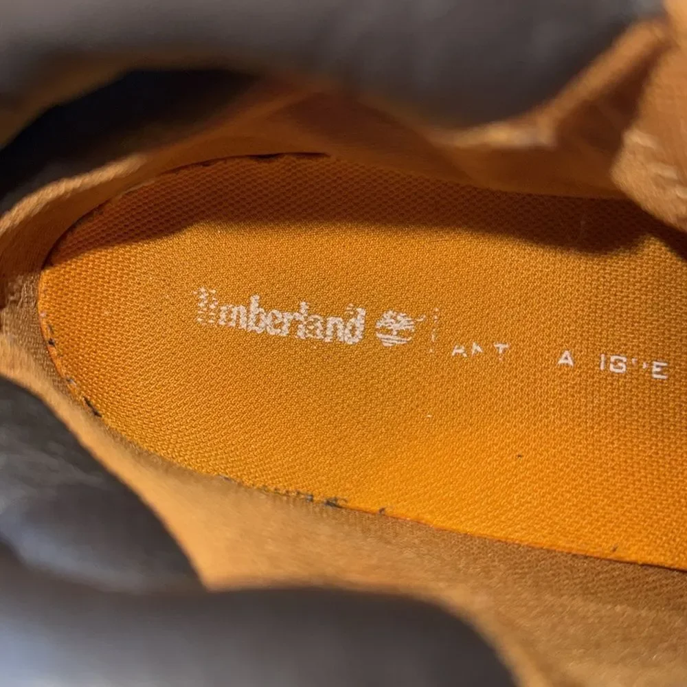 Timberland Men's Wheat and Black Leather Chukka Boots